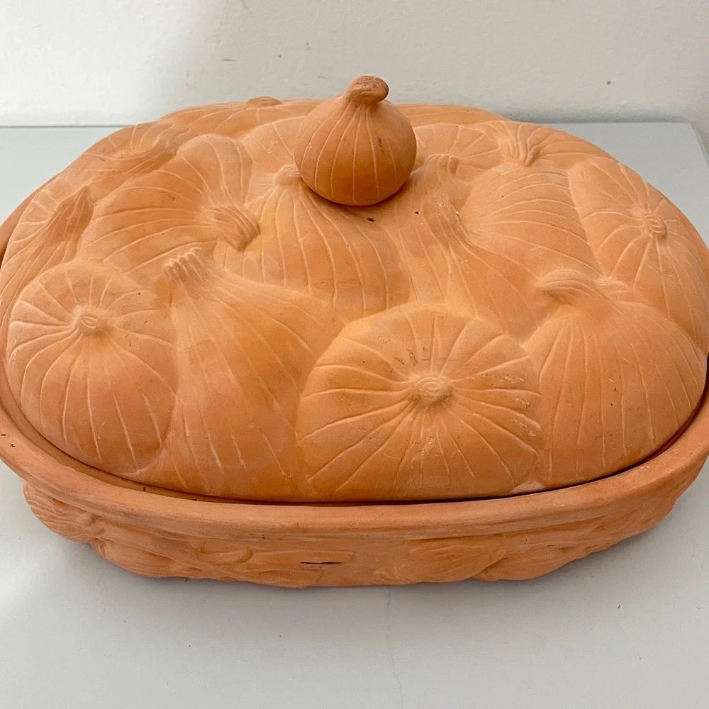 Boston Warehouse Terracotta Onion Baker  Orange Vintage 1994 Embossed